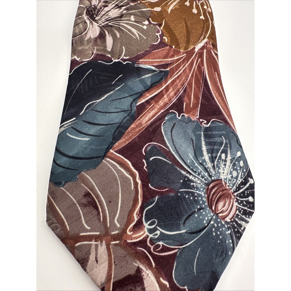 Vintage Floral‎  Lilly Print Windridge Tie